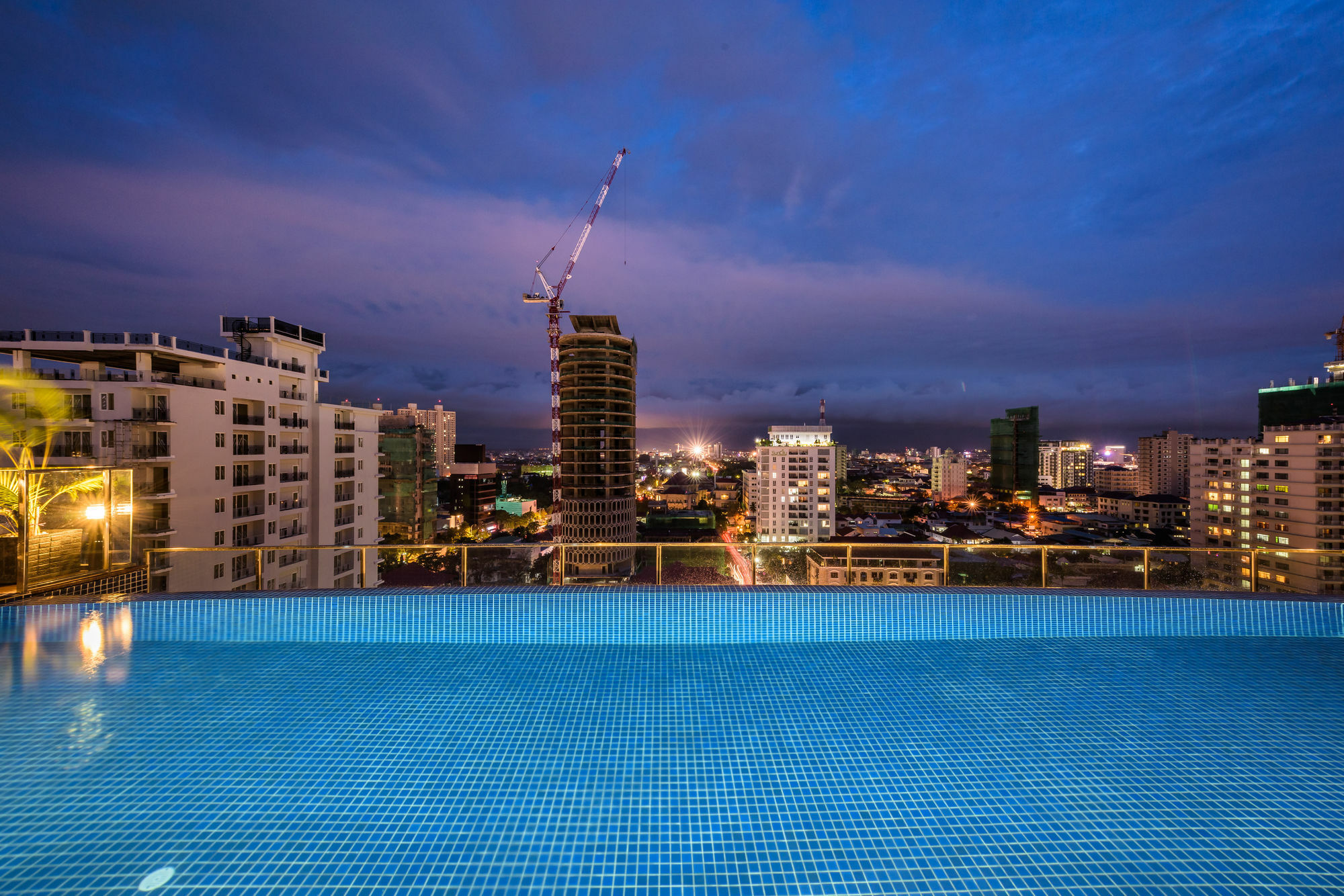Mansion 51 Hotel&Apartamento Phnom Penh Exterior foto